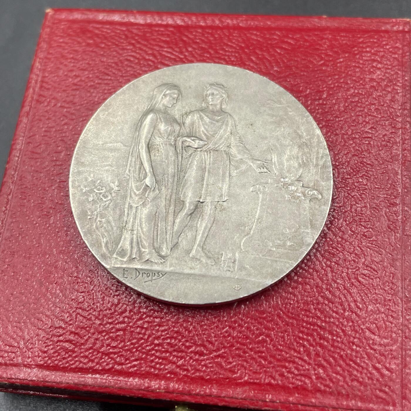 「木头集藏」章牌精品专场！ E.Dropsy～1911年法国婚礼原盒纪念大版银章，直径：36.5 mm，21.1 g，边铭：丰饶角 1 ARGENT，品相不错，原盒正常使用。