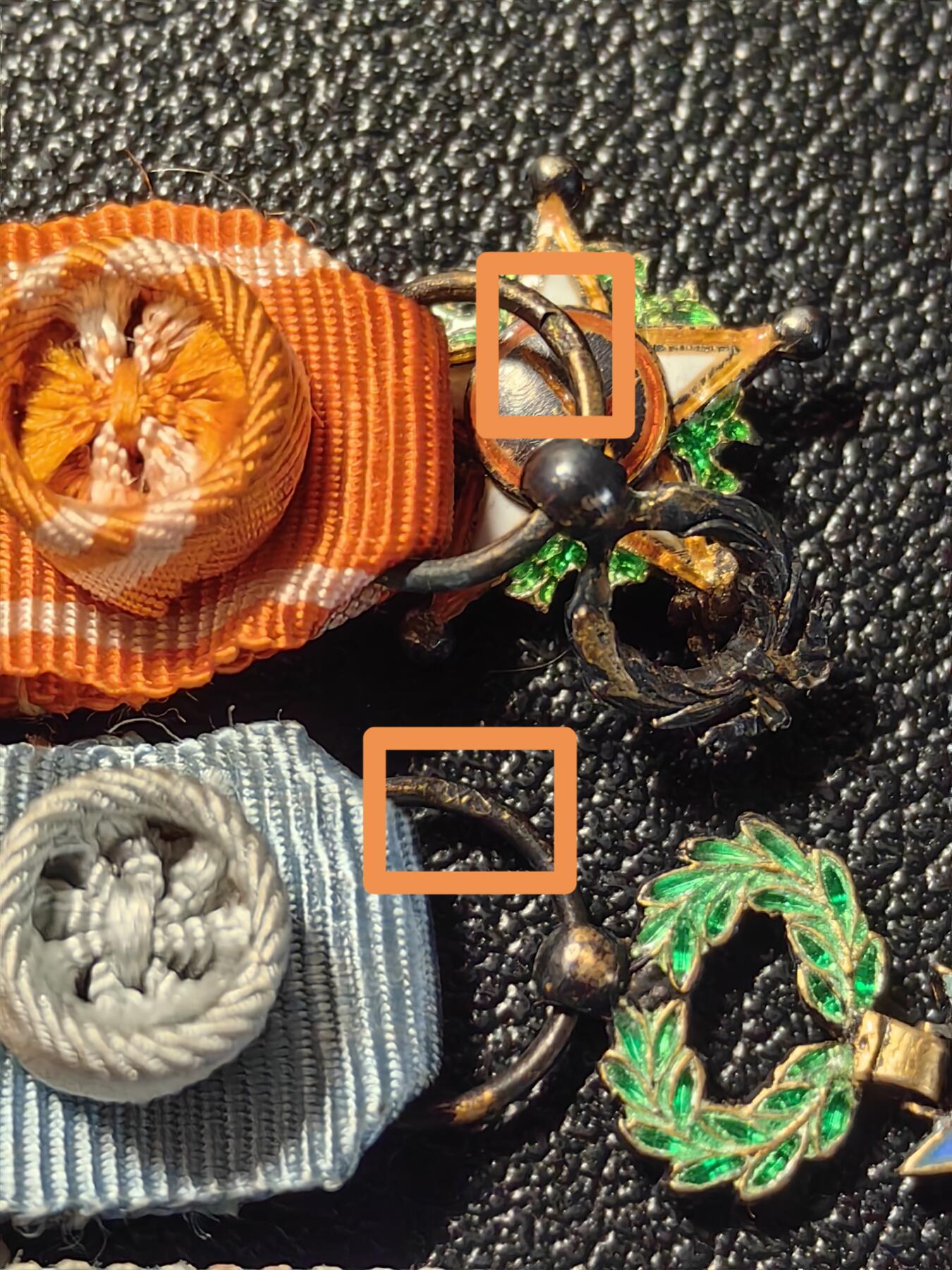 靖甫拍卖第十二场 法国殖民地军官勋奖章迷你章联排 军官级荣誉军团、贝宁黑星、摩洛哥阿拉维勋章，共3银2铜