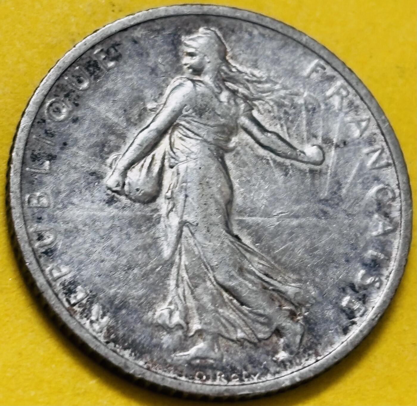 文馨钱币收藏第 283 场，【大雪鉴珍，寒英缀金】金银纪念币精品场，诚邀您的参与【长期接代拍品】 少见转光黄油老彩 1898年法兰西第三共和国 播种女神 1 法郎银币，首发版比较少见 835 高银