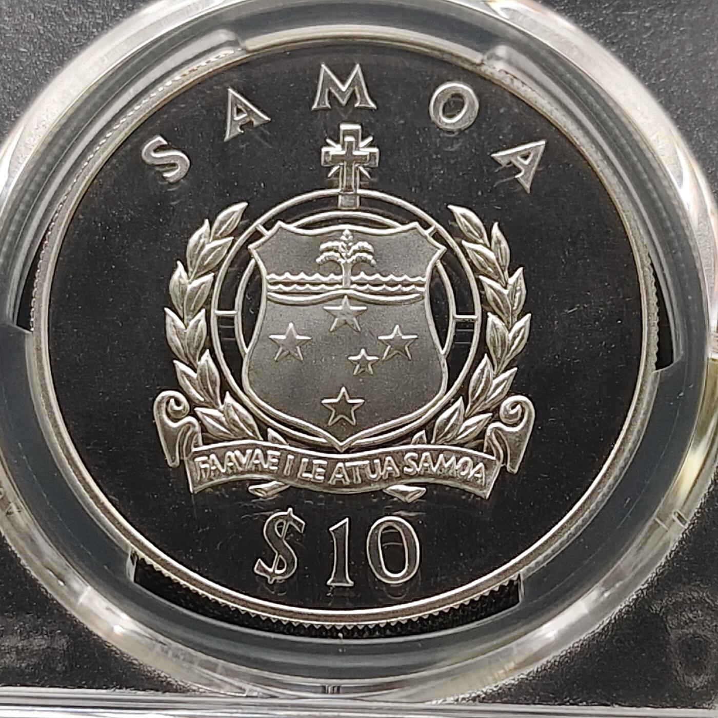 【全场包邮】纯粹捡漏拍481场（免费代拍第18场） 萨摩亚1998年10元女王母亲伊丽莎白皇太后纪念系列向爱尔兰卫队送上三叶草祝福精制克朗型纪念银币-PCGS PR67 DCAM