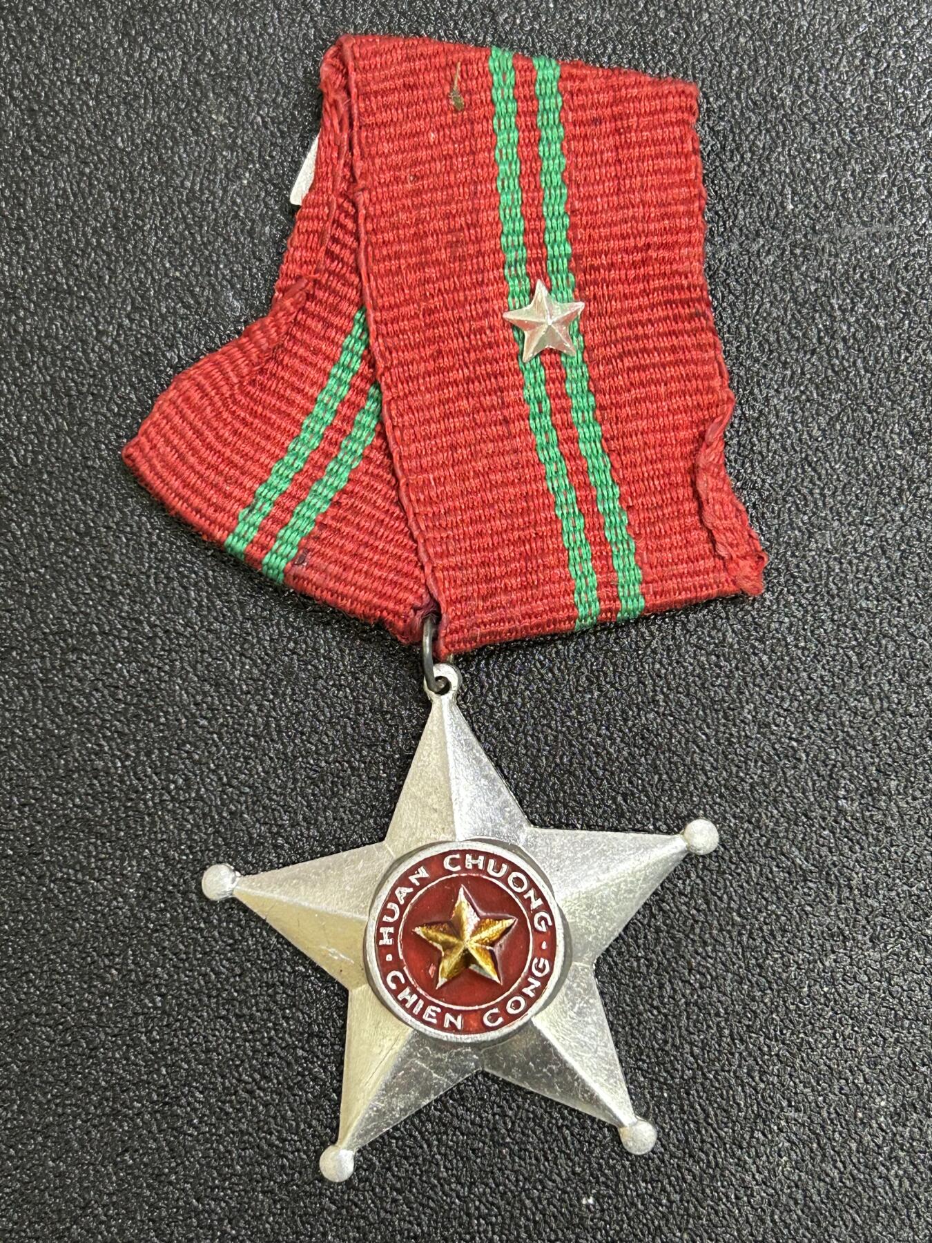 西秦中古拍卖第六十七期 越南三级军功勋章