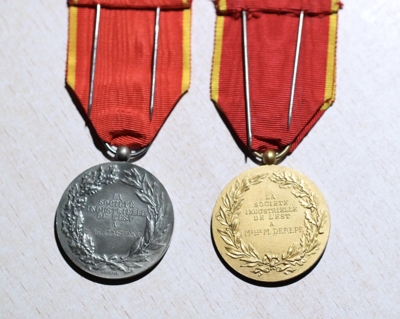 大猫徽章拍卖 第283期 纯银镀金法国工业协会奖章，纯银法国骑士级功勋勋章，皮包收纳：纯银镀金镶红宝石法国共济会奖章，纯银法国军事价值奖章，法国一战战斗联盟奖章，军官级镀金法国国家贡献奖章，原盒军官级镀金法国劳动荣誉奖章。