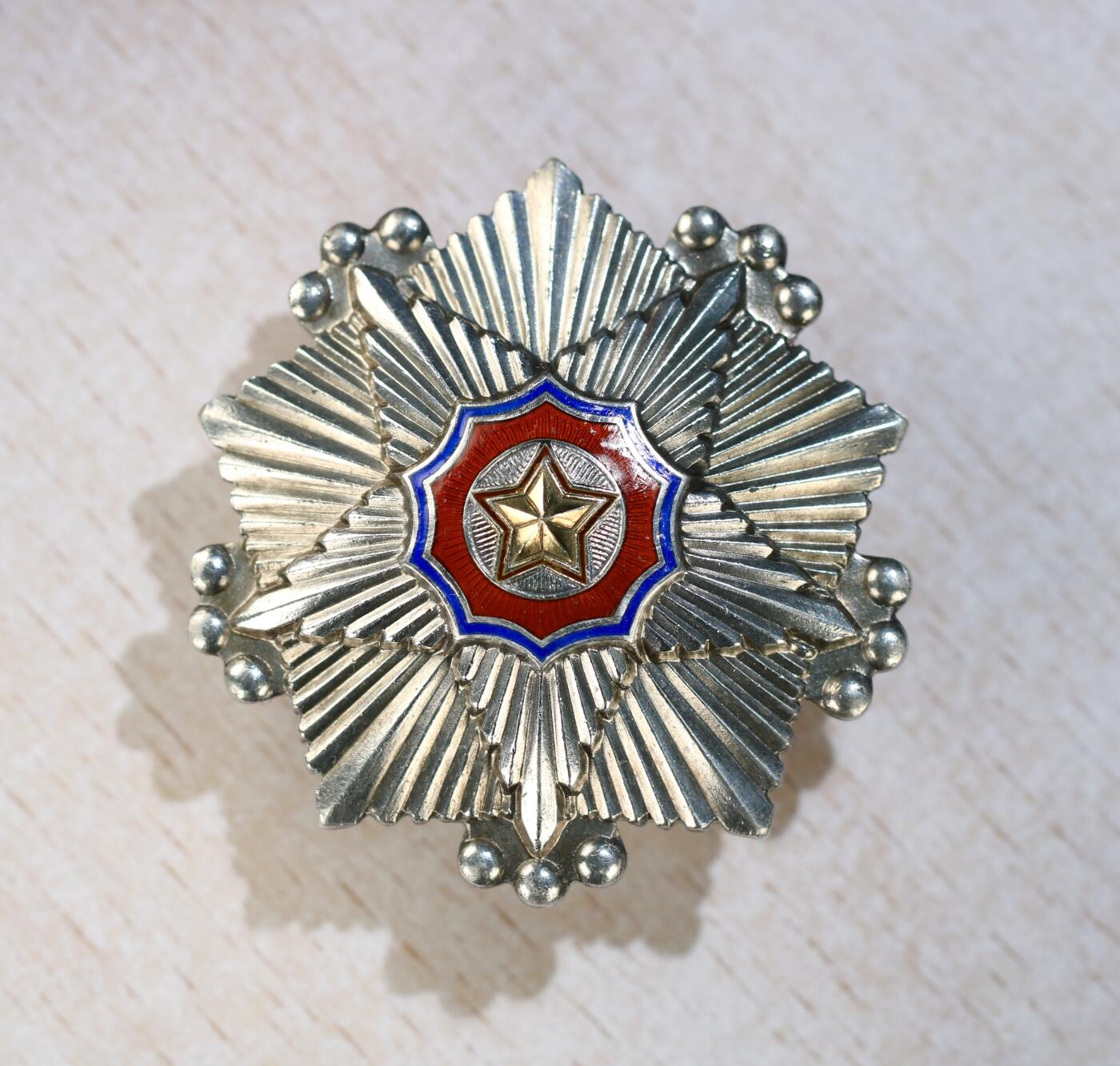 大猫徽章拍卖 第283期 朝鲜🇰🇵三级国旗勋章 