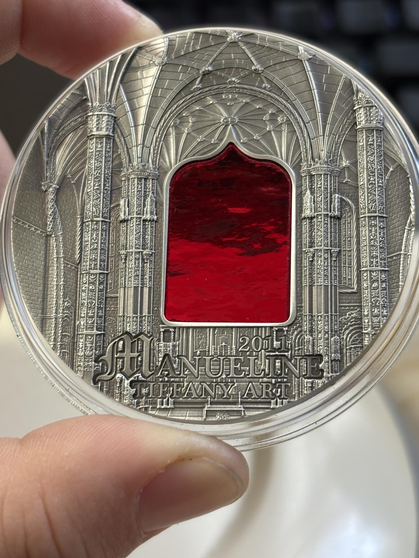 第183期拍卖 帕劳2011年蒂凡尼镶玻璃曼努埃尔式建筑2盎司银币，999银，发行999枚