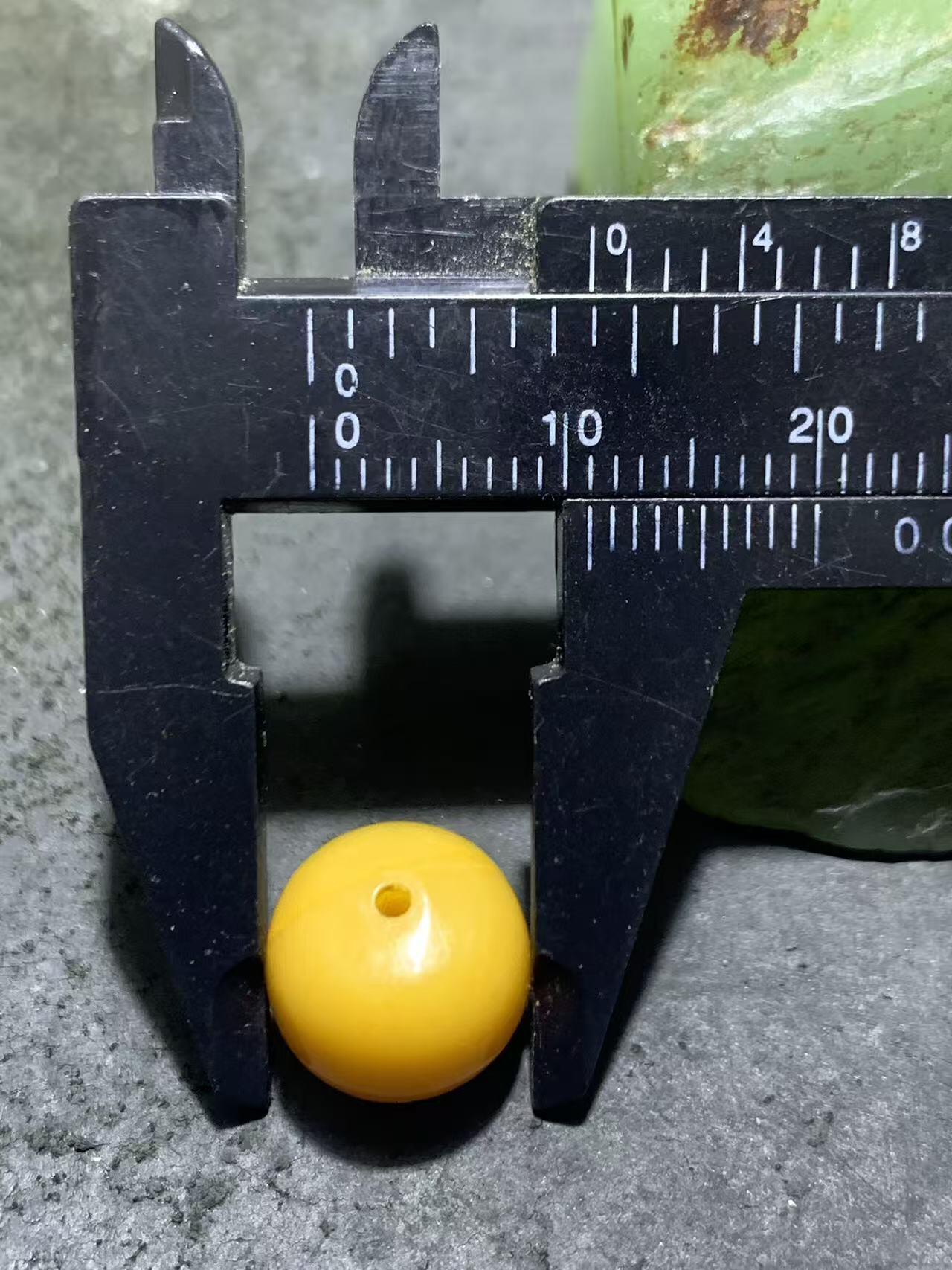 高玉化缅甸黄玉通货老形桶珠一颗！