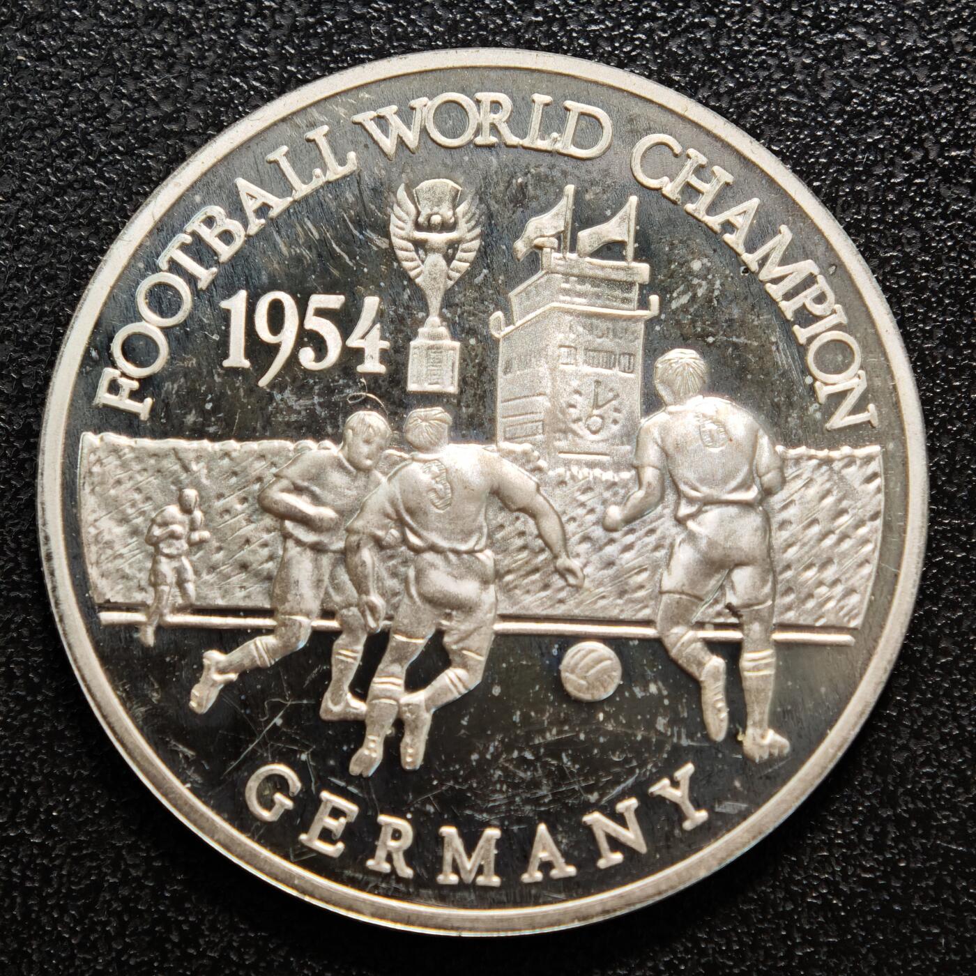 【德藏】世界币章拍卖第155期（拍品征集中~欢迎藏友联系） 2001年 赞比亚1954年第5届世界杯500克瓦查纪念银币 直径约：34mm；重约：15.2g