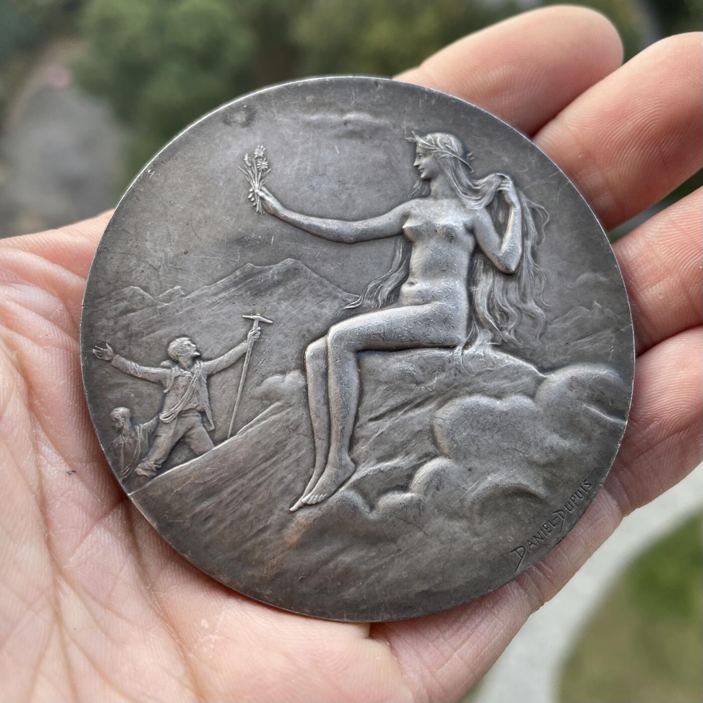 「木头集藏」章牌精品专场！ D.Dupuis～法国阿尔卑斯俱乐部摄影比赛原盒银奖章，直径：64mm，113g，边铭：丰饶角 ARGENT，名家少见作品！