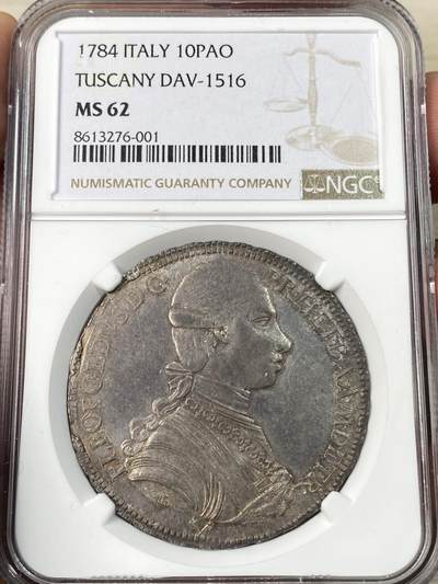 万国钱币拍卖第056期 - NGC MS62 意大利托斯卡纳大公国1784年10Paoli大银币 正面为身着戎装，佩戴金羊毛骑士团徽章，后来加冕为神罗皇帝的利奥波德二世。背面为繁复精美的奥地利家族与托斯卡纳混合盾徽。均匀一色的欧陆包浆，极其舒适的原始状态。NGC唯一亚军分 更高分仅一枚