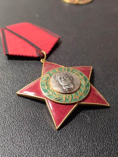 靖甫拍卖第十二场 - 保加利亚三级九月九日勋章