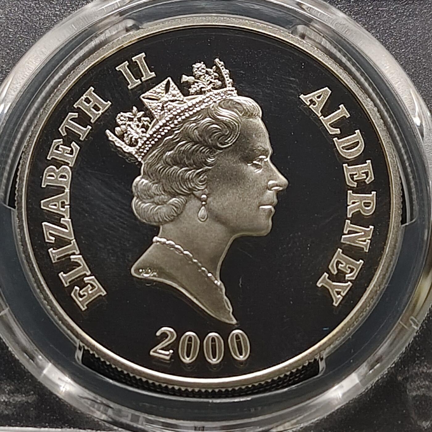 【全场包邮】纯粹捡漏拍481场（免费代拍第18场） 奥尔德尼2000年5镑女王母亲伊丽莎白皇太后诞生100周年精制克朗型纪念银币-PCGS PR69 DCAM