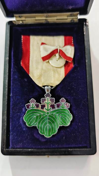 东亚勋章徽章主题拍卖3 - 勋七等青色桐叶章 (明治青叶)