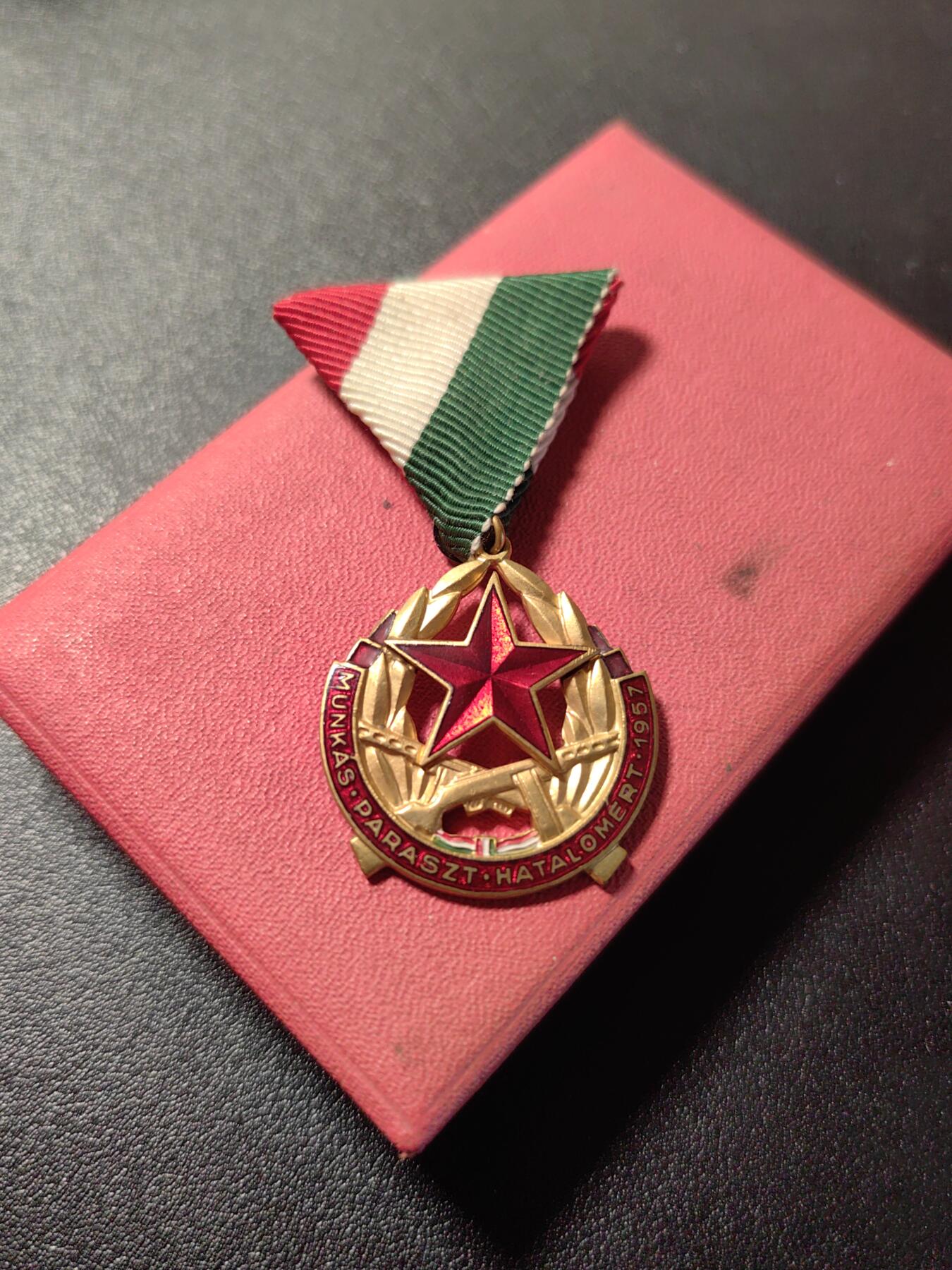 靖甫拍卖第十二场 匈牙利恢复工农秩序奖章（平叛章）