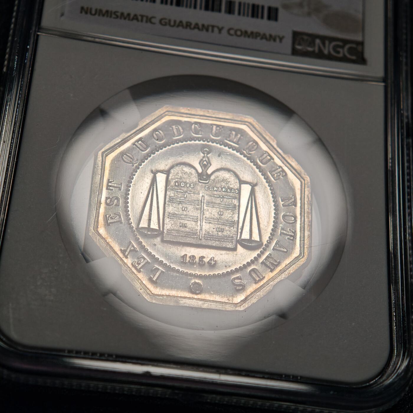 【德藏】世界币章拍卖第155期（拍品征集中~欢迎藏友联系） 1854年 法国亚眠公证处纪念银章八角代用币 NGC MS65 类镜面底板 原光极强