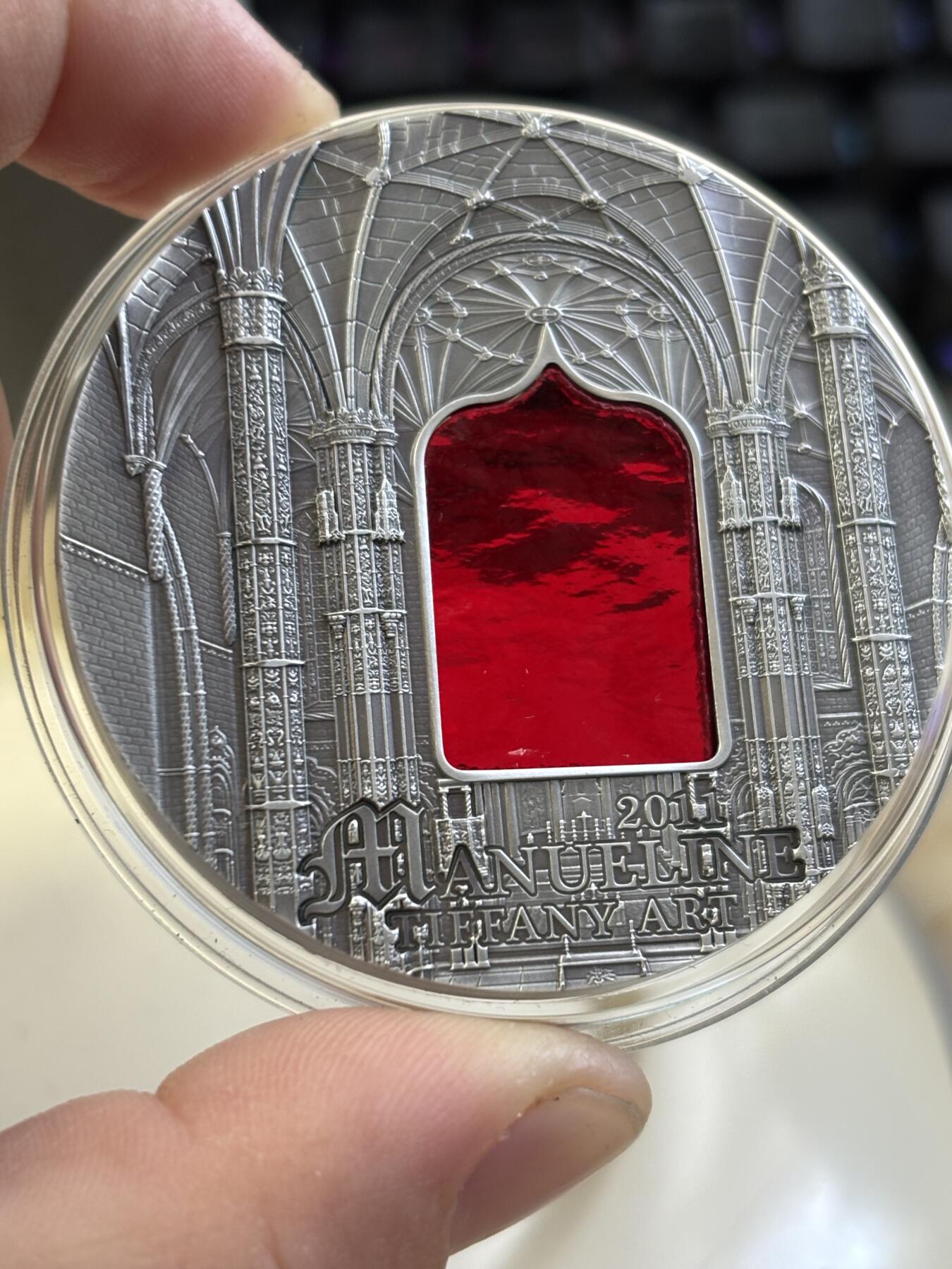 第183期拍卖 帕劳2011年蒂凡尼镶玻璃曼努埃尔式建筑2盎司银币，999银，发行999枚