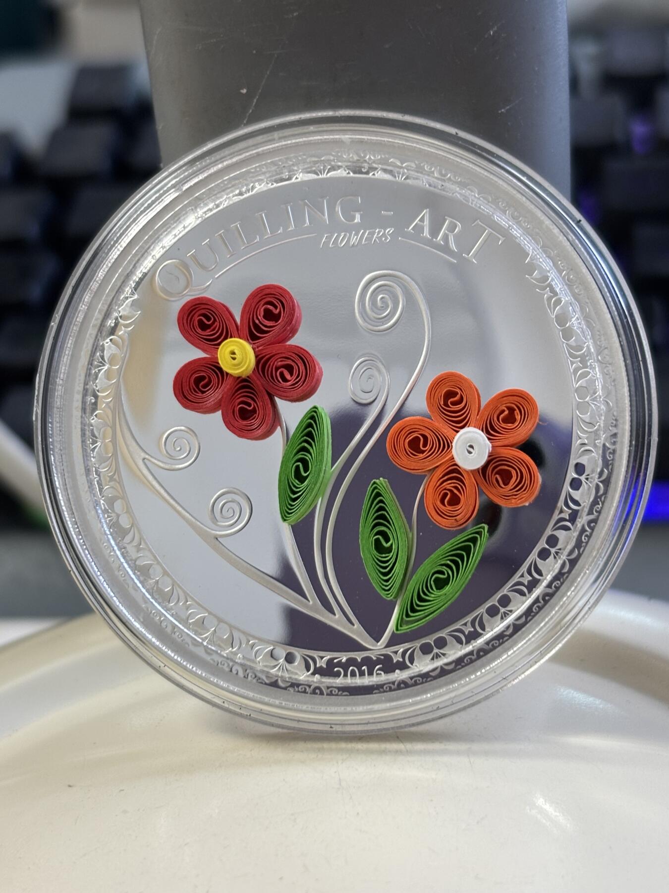 第183期拍卖 库克2016镜中花艺术首枚花卉镶手工纸花薄片银币带盒无证书，999银，1/2盎司，发行999枚