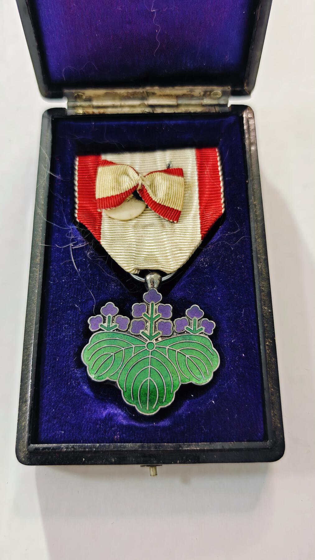 东亚勋章徽章主题拍卖3 勋七等青色桐叶章 (明治青叶)