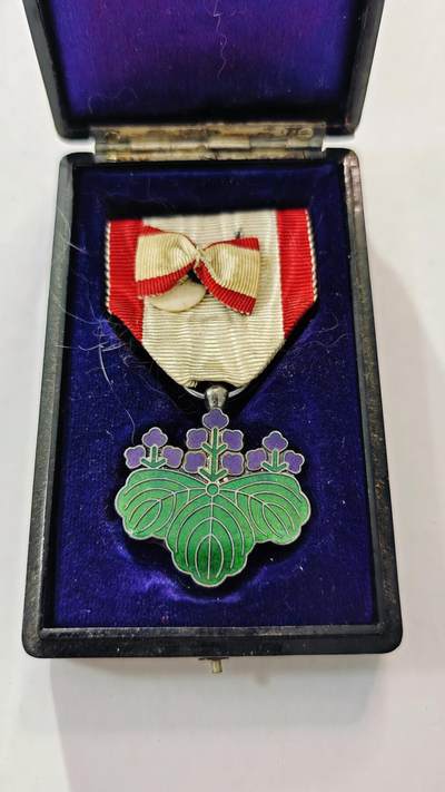 东亚勋章徽章主题拍卖3 - 勋七等青色桐叶章 (明治青叶)