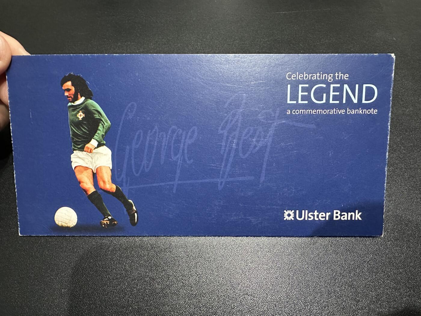 《外钞收藏家》第五百八十八期（优质场）（本平台长期征集拍品、欢迎藏友们联系合作） 北爱尔兰2005年5镑曼联传奇乔治贝斯特纪念钞（含册稀少，全程无47）	UNC 边上有点潮