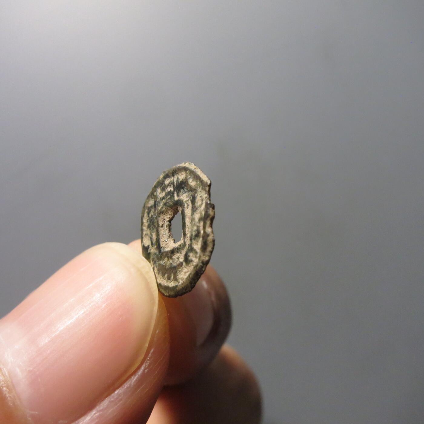 七河·世界钱币杂件水晶矿标小拍（总第29期） （8）k563 突骑施托古斯 突昏十箭部落单面钱 华夏评级上美78分