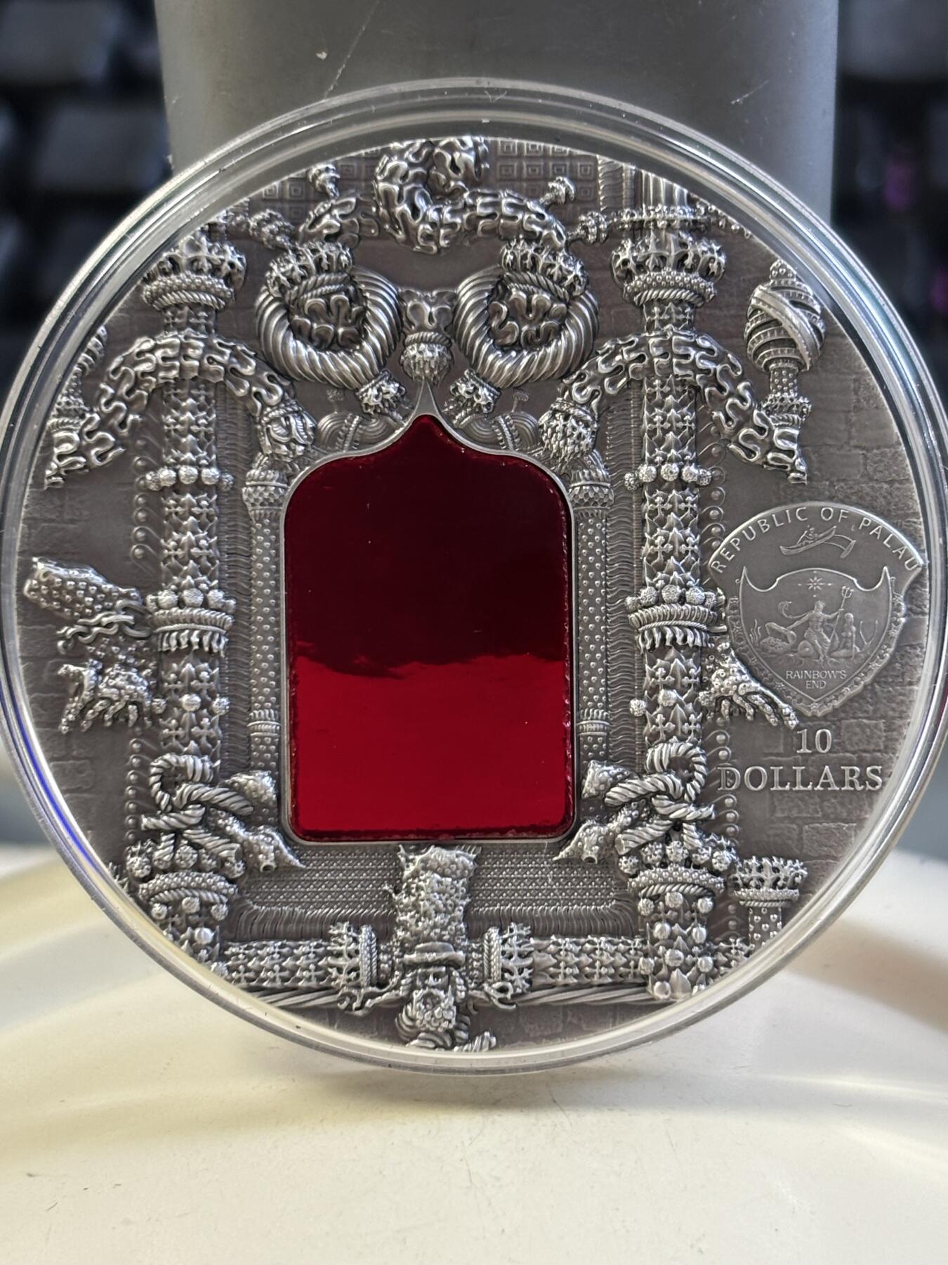 第183期拍卖 帕劳2011年蒂凡尼镶玻璃曼努埃尔式建筑2盎司银币，999银，发行999枚