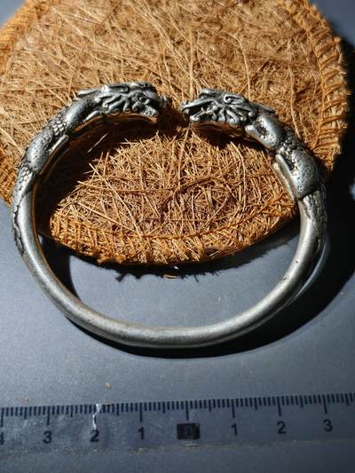 88期回流戒指饰品杂件纪念章丝路钱币专场 - 手镯