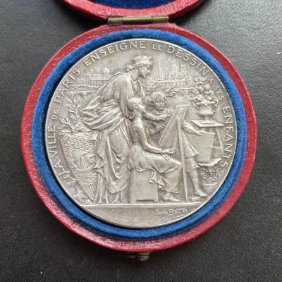 「木头集藏」章牌精品专场！ - D.Dupuis～1899年法国初等教育原盒银章，直径：41 mm，38.2 g，边铭：丰饶角 ARGENT，品相不错，原盒正常使用。