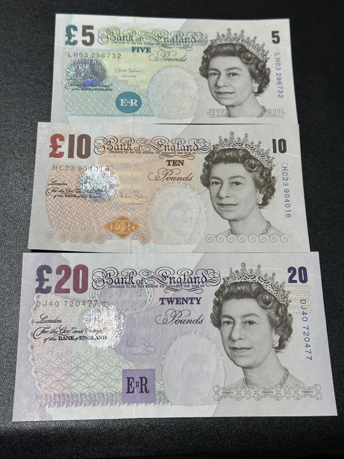 《外钞收藏家》第五百八十八期（优质场）（本平台长期征集拍品、欢迎藏友们联系合作） 英国F序列再版3张一套5/10/20英镑	UNC 10镑有点钞痕和轻微潮点