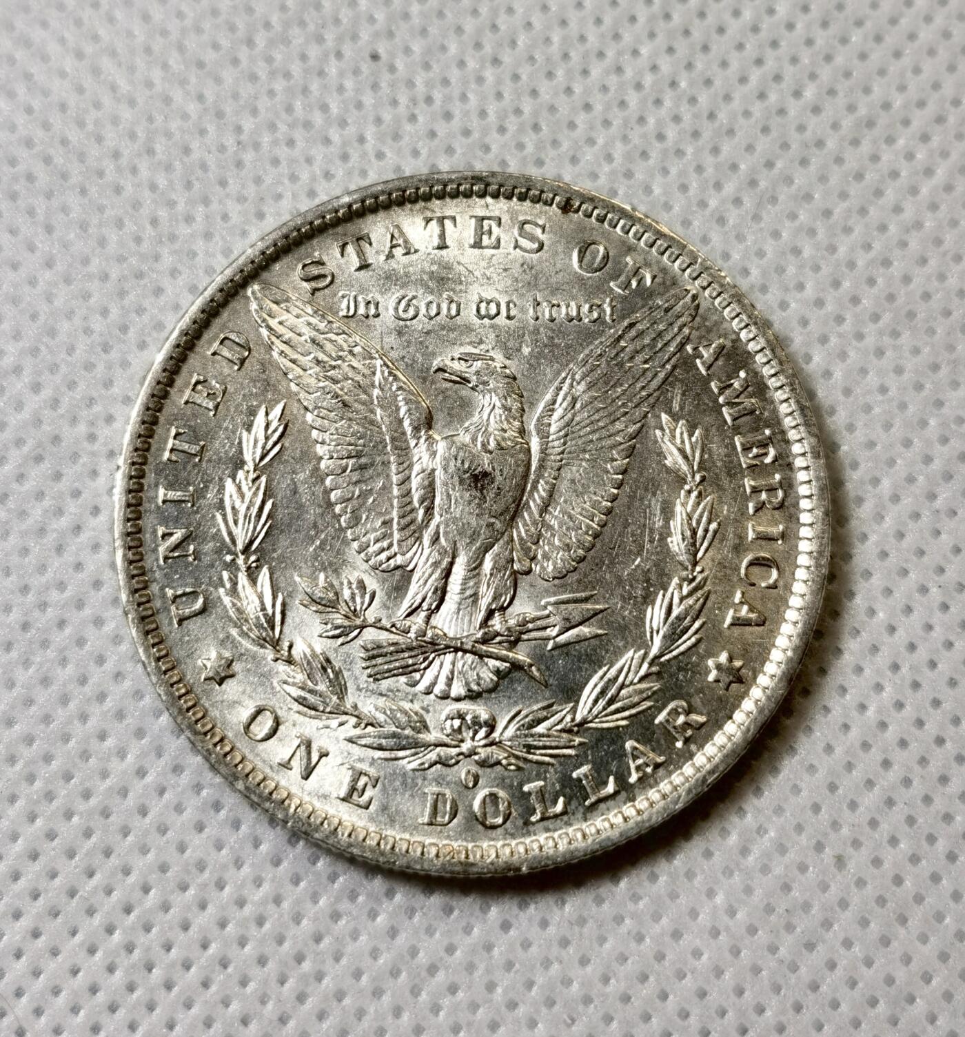 甄臻铺-世界币章拍卖（第40期）送拍享返佣金等优惠多多 UNC美国1883奥尔良厂摩根一美元银币，转光品相好，非常不错的状态，细节见图