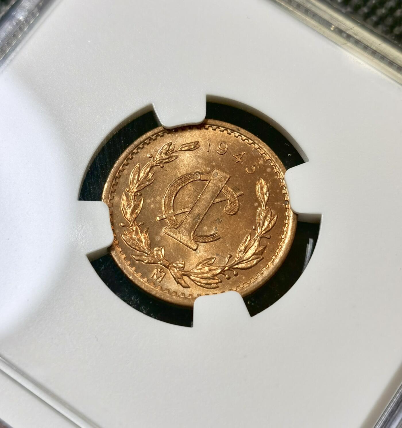甄臻铺-世界币章拍卖（第40期）送拍享返佣金等优惠多多 NGC-MS65RB 墨西哥1945一分铜币，BU卷拆状态，高分可藏