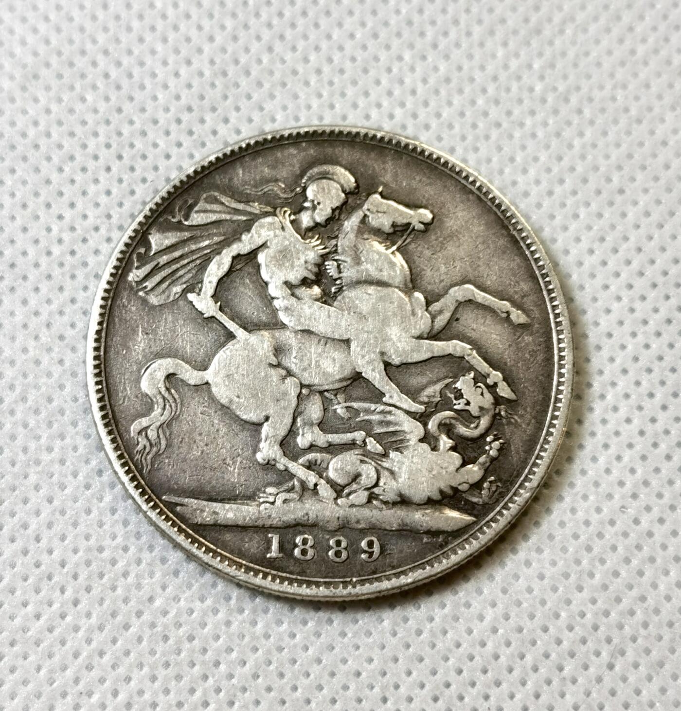 甄臻铺-世界币章拍卖（第40期）送拍享返佣金等优惠多多 英国1889维多利亚高冠马剑克朗银币，细节见图