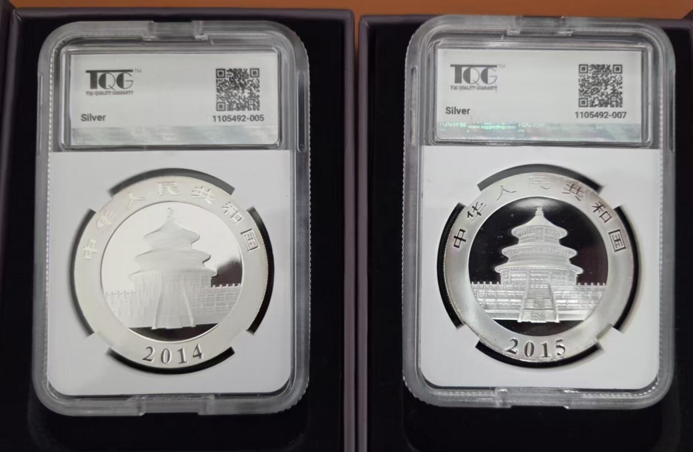 长老汇蛇年精选第七十九场拍卖 2014，2015中国熊猫银币两枚，合重62.2克，TQG 67