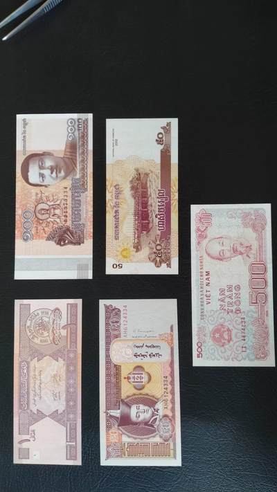 已退出流通的不同国家的外国钱币共16张通走  