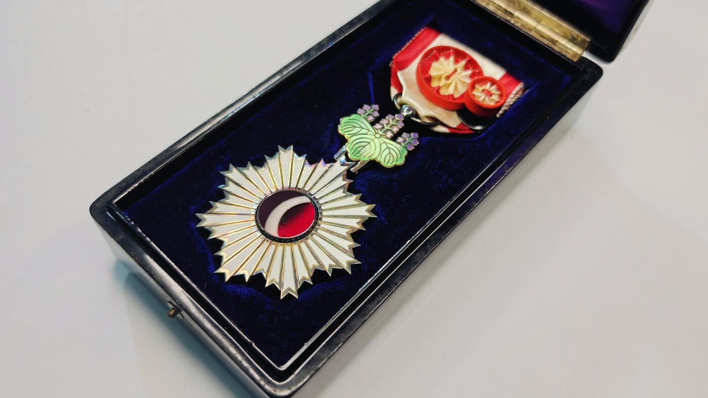 东亚勋章徽章主题拍卖3 勋四等旭日小绶章