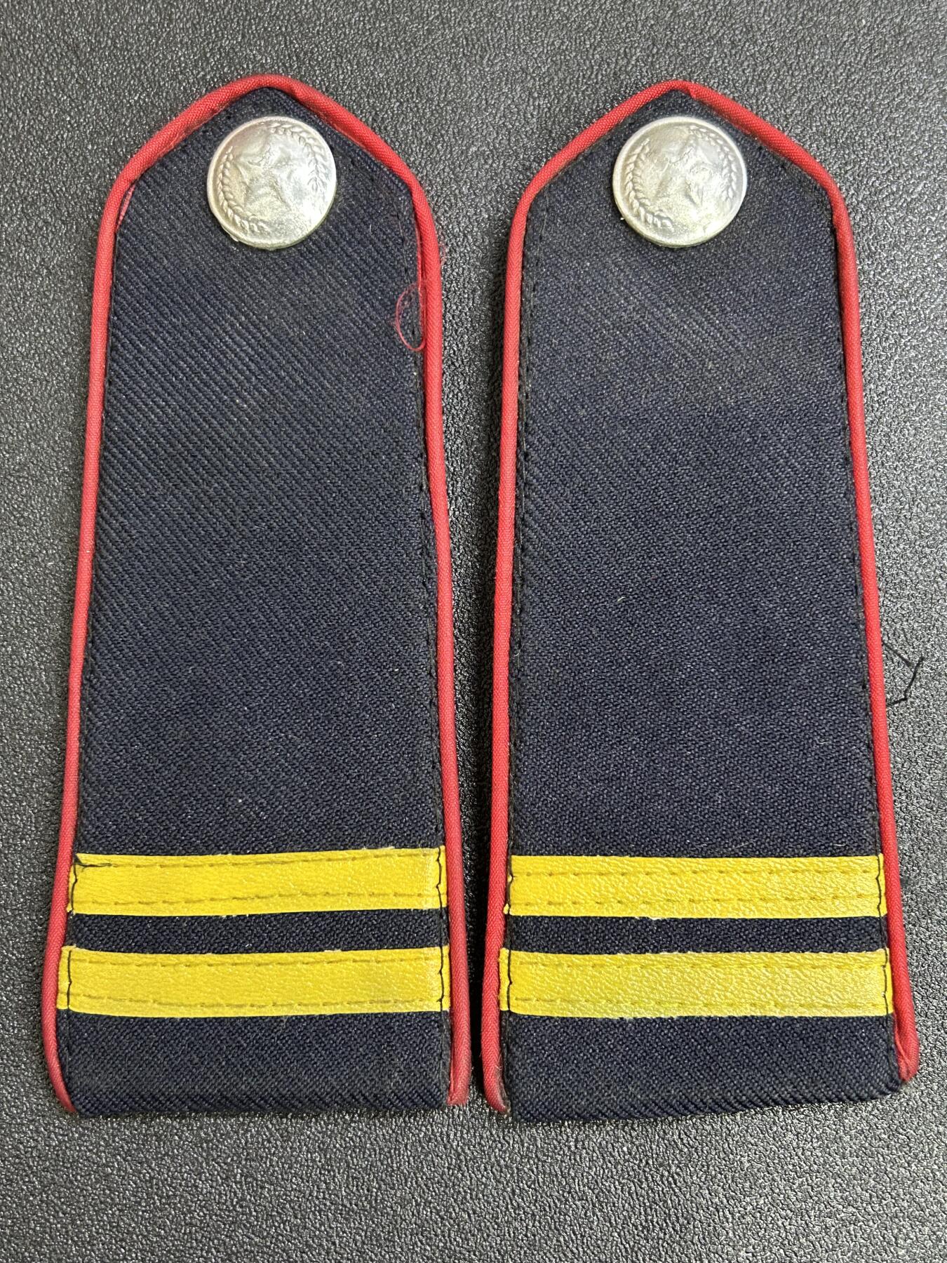 西秦中古拍卖第六十七期 越南二级保卫肩章