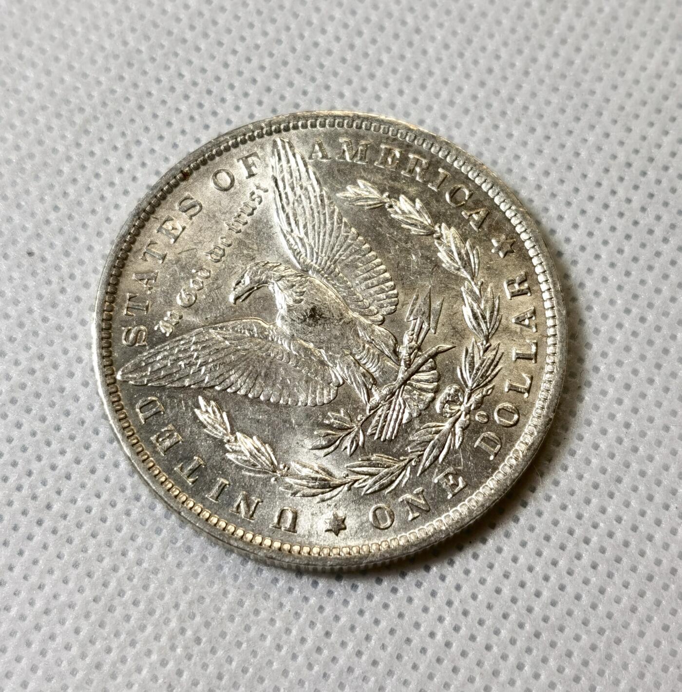 甄臻铺-世界币章拍卖（第40期）送拍享返佣金等优惠多多 UNC美国1883奥尔良厂摩根一美元银币，转光品相好，非常不错的状态，细节见图