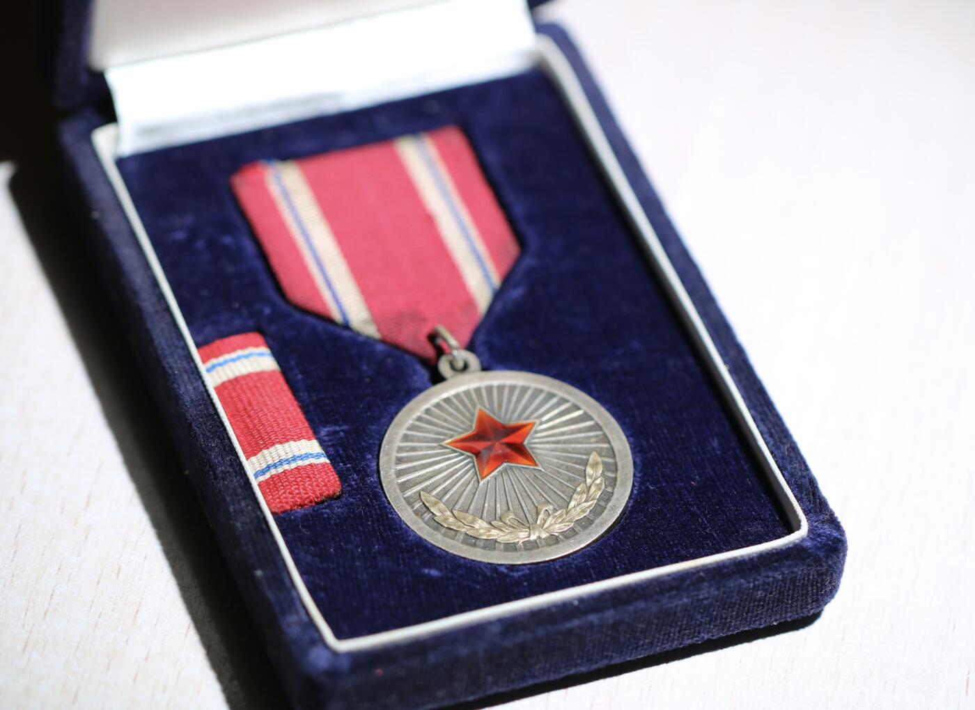 大猫徽章拍卖 第283期 朝鲜🇰🇵功劳奖章 银质 挂后换略后配