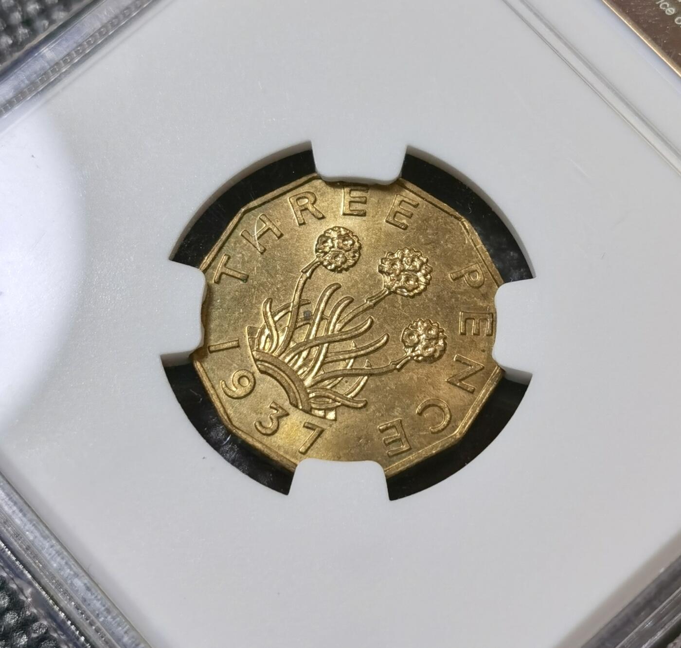 甄臻铺-世界币章拍卖（第40期）送拍享返佣金等优惠多多 NGC-MS64 英国1937乔治六世登基首年三便士铜币，有趣的十二边形设计，BU卷拆品质