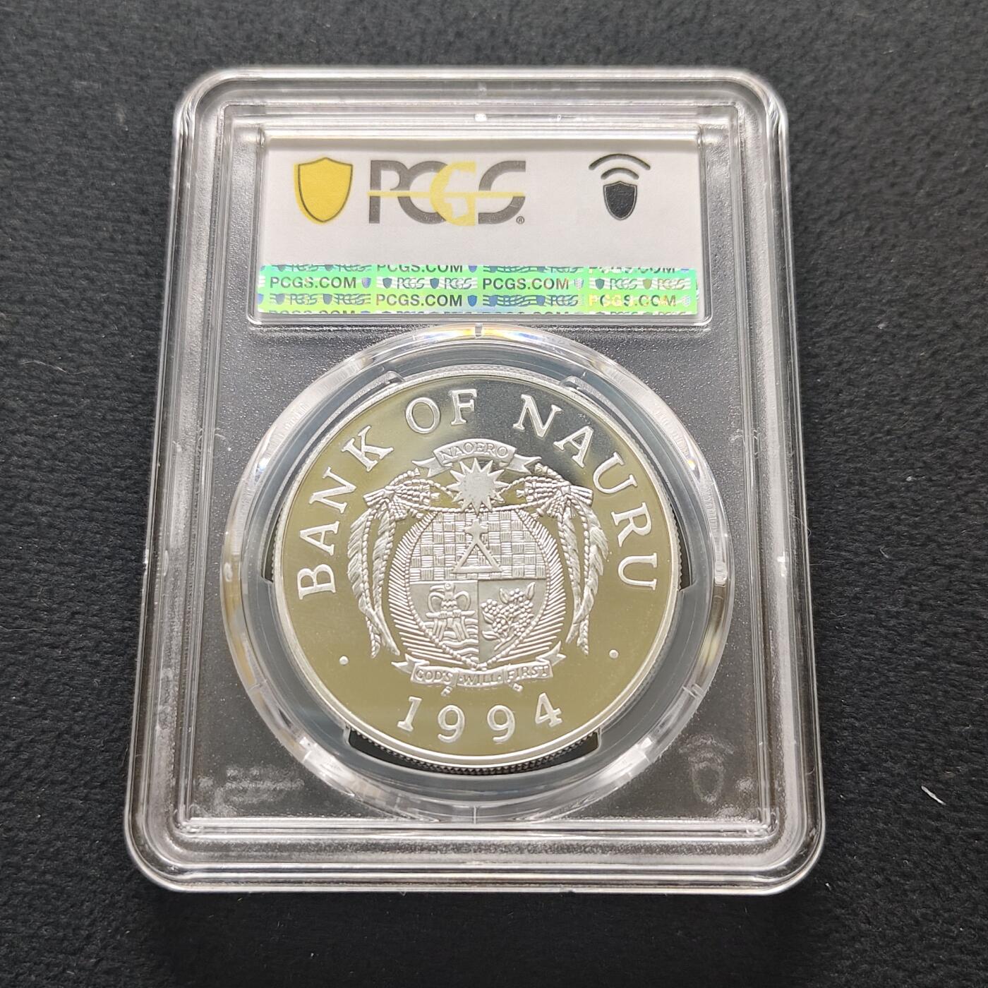 【全场包邮】纯粹捡漏拍481场（免费代拍第18场） 瑙鲁1994年10元女王母亲伊丽莎白皇太后纪念系列移居白金汉宫视察被炸的白金汉宫精制克朗型纪念银币-PCGS PR68 DCAM