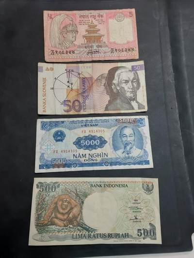 博彦收藏   12月3日 8点 钱币专场 - 印尼等外国纸币4张 流通品