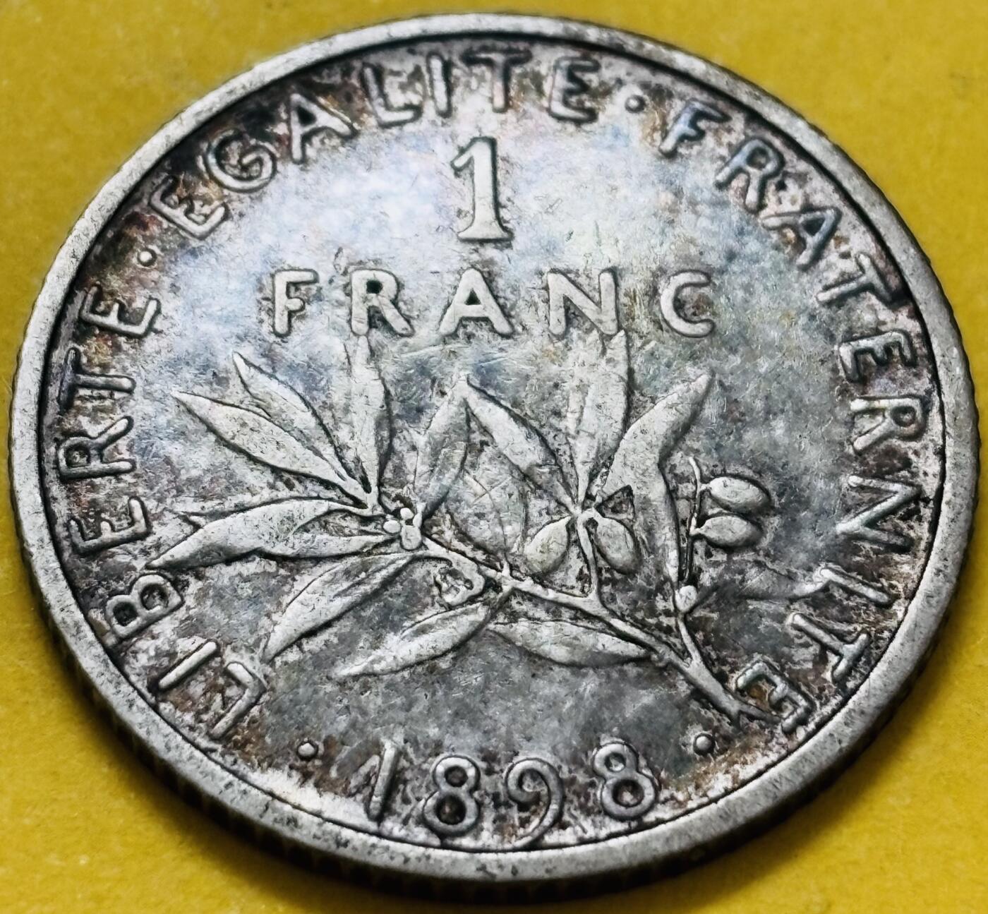 文馨钱币收藏第 283 场，【大雪鉴珍，寒英缀金】金银纪念币精品场，诚邀您的参与【长期接代拍品】 少见转光黄油老彩 1898年法兰西第三共和国 播种女神 1 法郎银币，首发版比较少见 835 高银