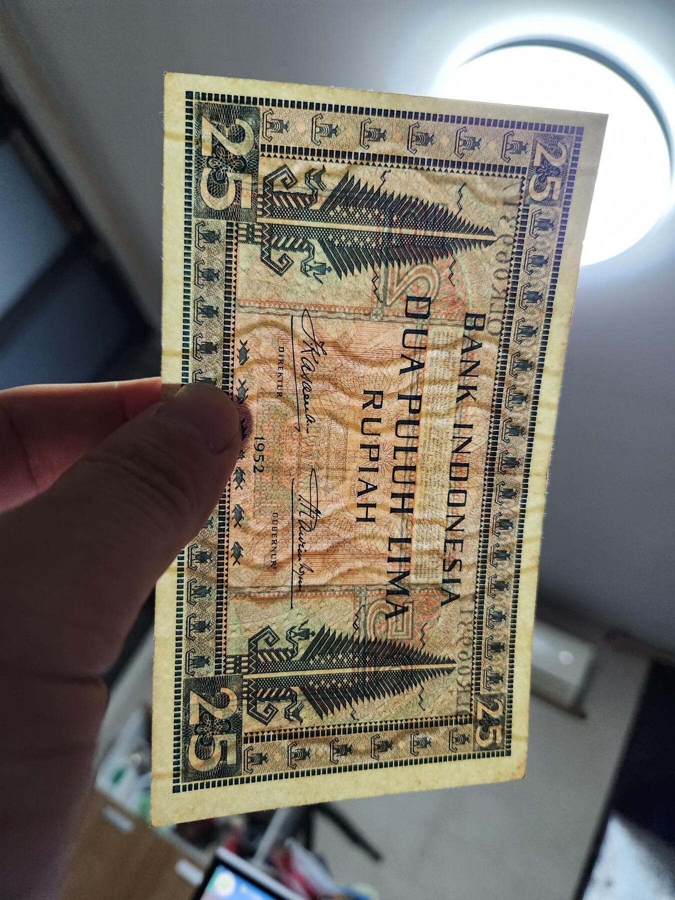 11月28号晚上8点 外国纸币自动截拍第64场 印度尼西亚25美品原票