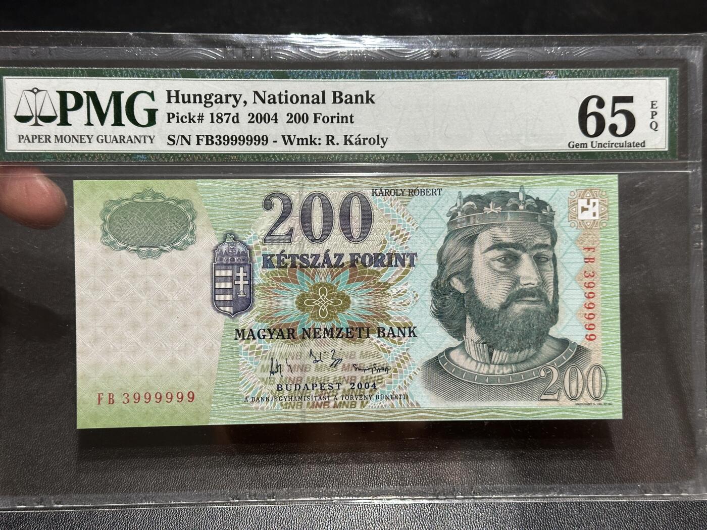 《外钞收藏家》第五百八十八期（优质场）（本平台长期征集拍品、欢迎藏友们联系合作） 匈牙利2004年200福林PMG65（超级号码3999999，无47）