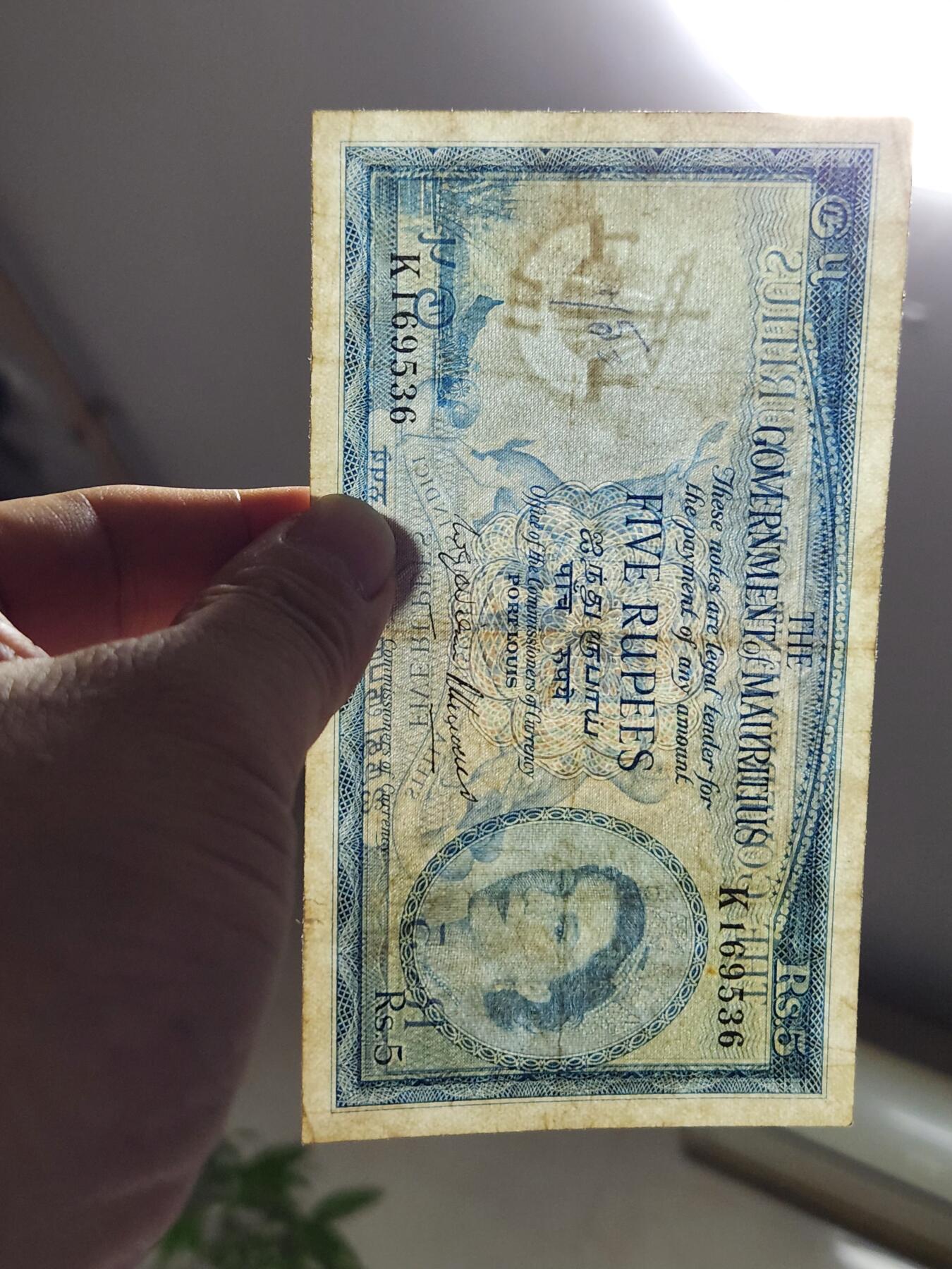 11月28号晚上8点 外国纸币自动截拍第64场 英属毛里求斯1954年5卢比  原票 稀少