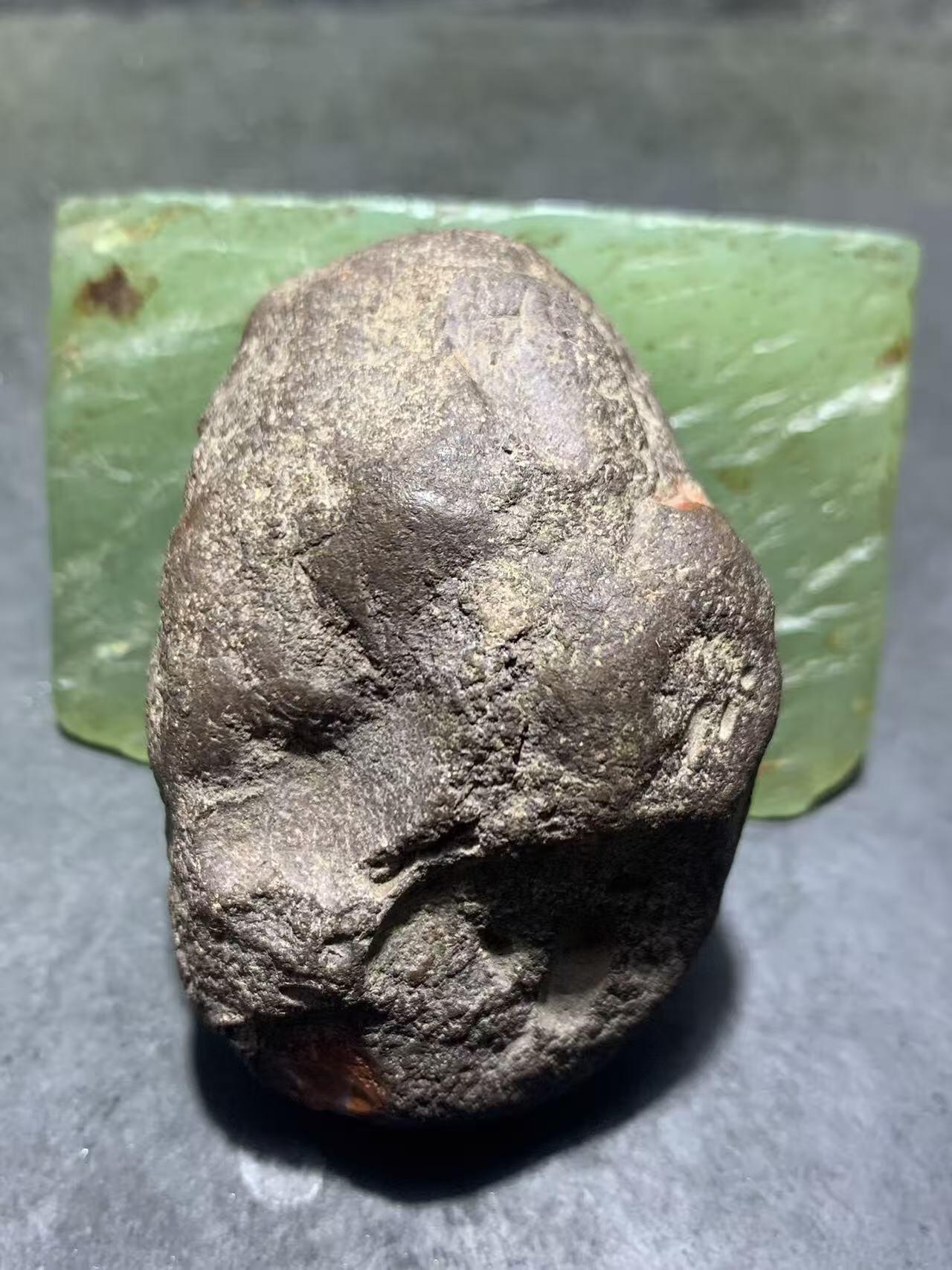 精美南红玛瑙原石伴生矿红碧石开窗料原石一颗，