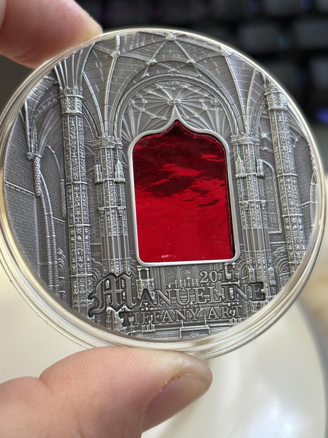 第183期拍卖 帕劳2011年蒂凡尼镶玻璃曼努埃尔式建筑2盎司银币，999银，发行999枚