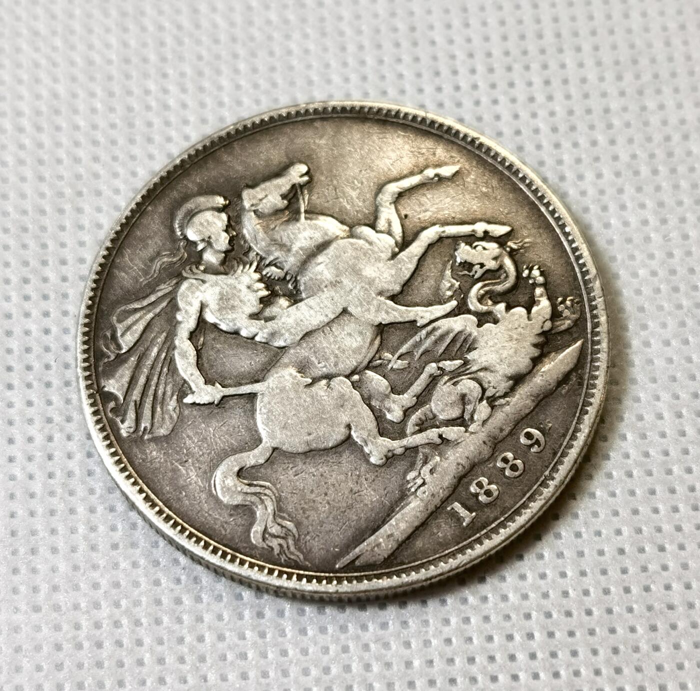 甄臻铺-世界币章拍卖（第40期）送拍享返佣金等优惠多多 英国1889维多利亚高冠马剑克朗银币，细节见图