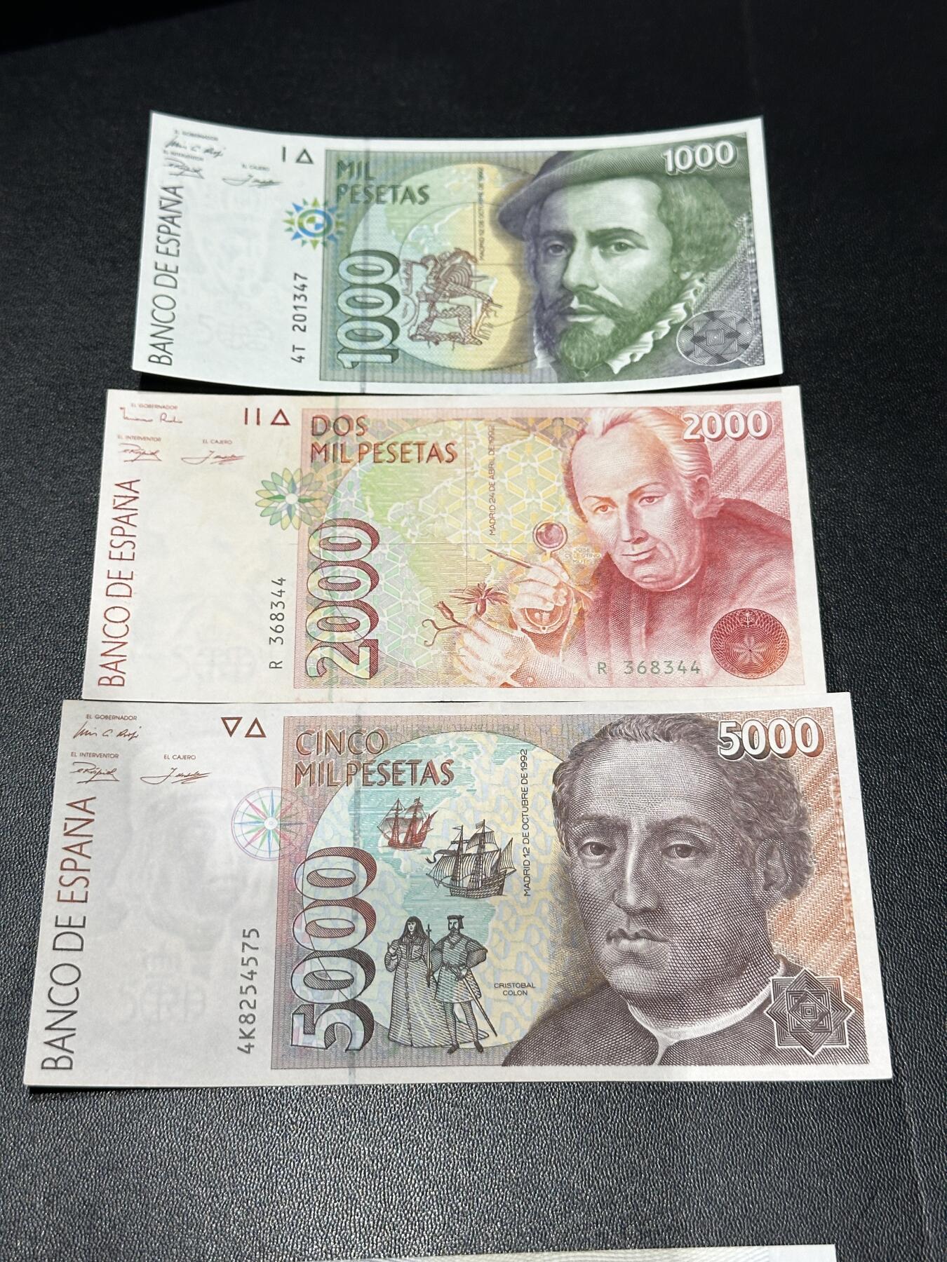 《外钞收藏家》第五百八十八期（优质场）（本平台长期征集拍品、欢迎藏友们联系合作） 西班牙末版三张小套（1000、2000比塞塔UNC，5000比塞塔AU品）	UNC+AU