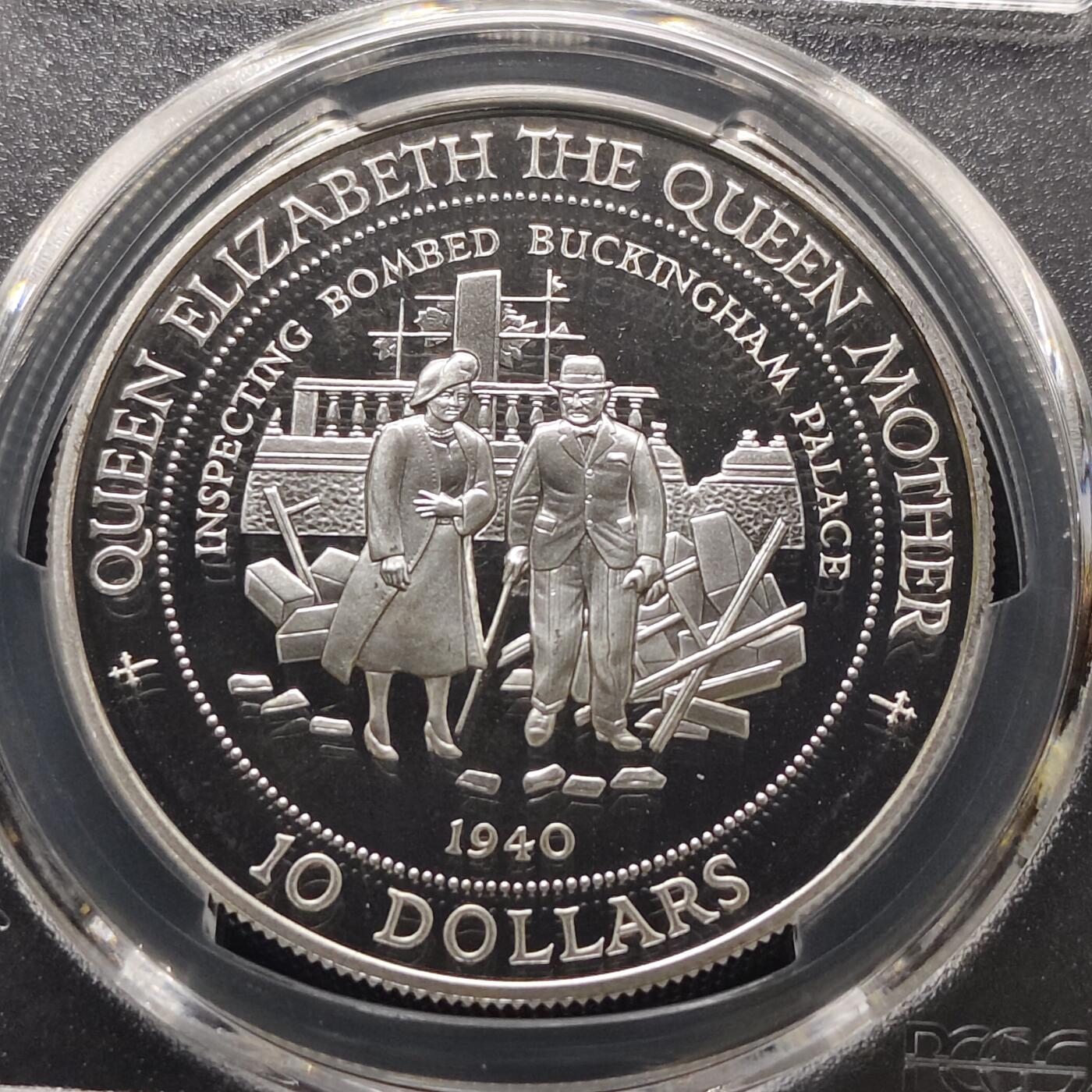 【全场包邮】纯粹捡漏拍481场（免费代拍第18场） 瑙鲁1994年10元女王母亲伊丽莎白皇太后纪念系列移居白金汉宫视察被炸的白金汉宫精制克朗型纪念银币-PCGS PR68 DCAM