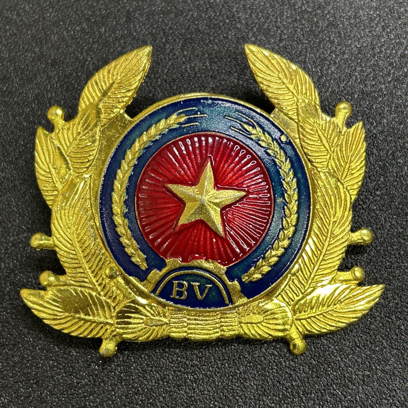 西秦中古拍卖第六十七期 越南早期保卫大帽徽