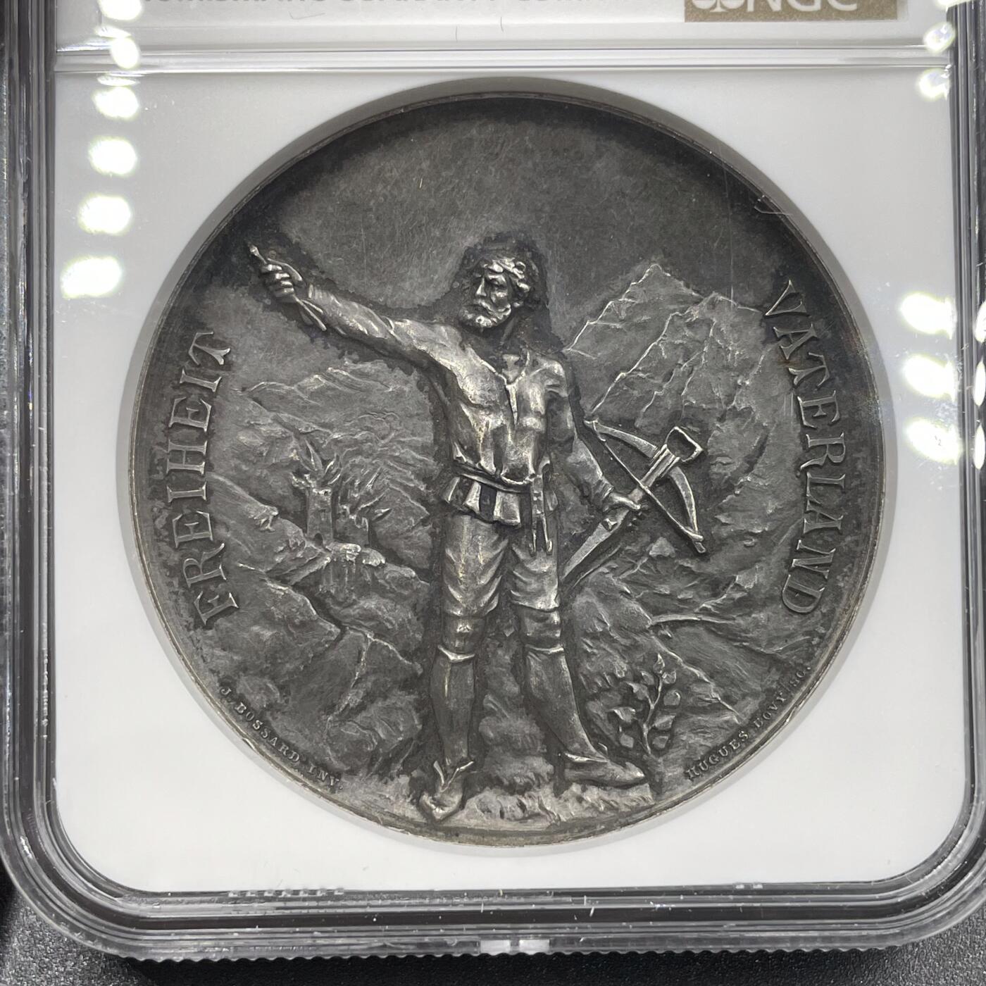 「木头集藏」章牌精品专场！ Bovy~1889年瑞士卢塞恩射击节银章， MS61 ，直径:45mm，NGC加厚盒，分数略低评。高浮雕非常精美，整个人物呼之欲出，特别是人物头部的雕刻，已经不是平面的浮雕了，而几乎是立体的圆雕，可以说是体现瑞士射击节章牌高超艺术水准和铸造工艺的代表作品。